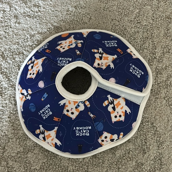 Cat surgery cone - Picture 1 of 2